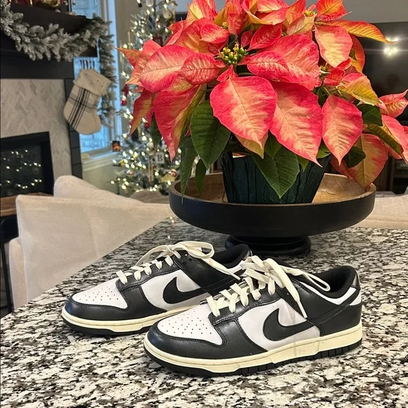 Nike Dunk Black and White Athletic Shoes Women’s Size 9 worn once - Picture 6 of 8